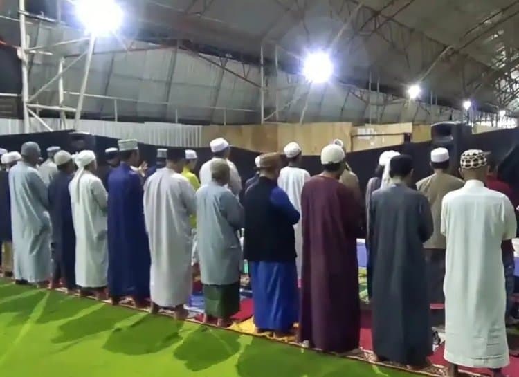 Viral Sholat Tarawih Terlama 8 Jam di Pesantren Al-Fatah Desa Temboro Magelang